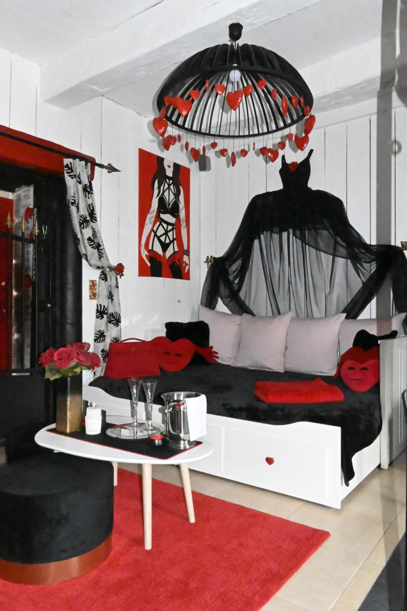 Love Room Donjon Dol In Love Bdsm Dol-de-Bretagne Zewnętrze zdjęcie