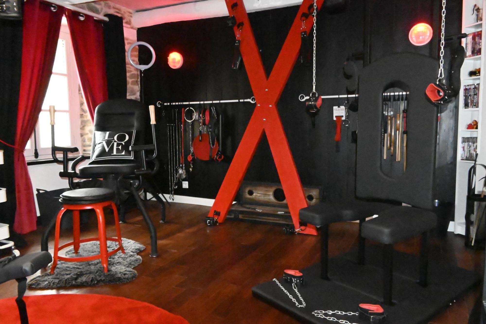 Love Room Donjon Dol In Love Bdsm Dol-de-Bretagne Zewnętrze zdjęcie
